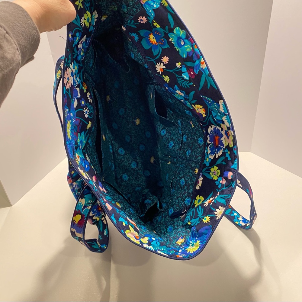 Vera Bradley Very Large Vera Tote. Moonlight Garden. NWOT. GORGEOUS - Picture 3 of 13